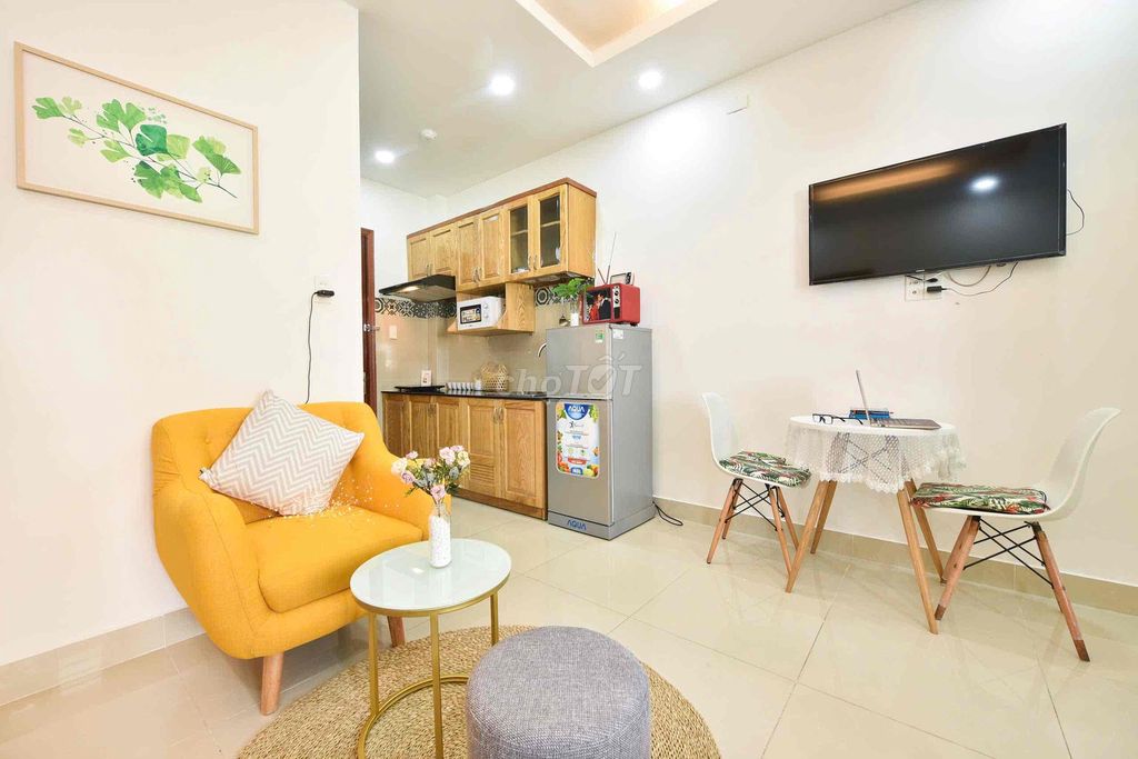 Room at Trần Hưng Đạo District 1 near the Cinétoll Bridge, Wu Wujie