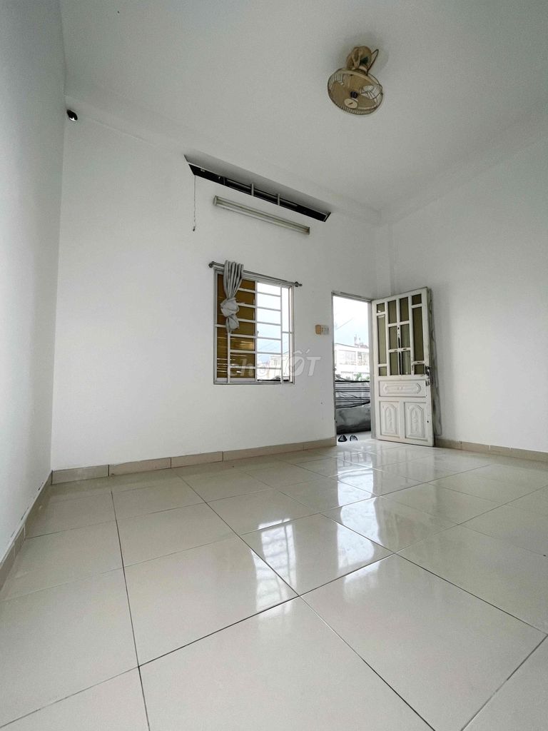 Rent an apartment 300 meters from the University of Industrials.