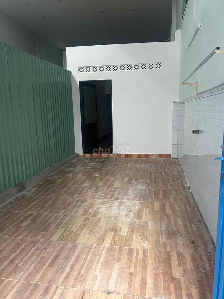 Rent room 3 x 15 in front of the alley (7 meters, 8 meters)