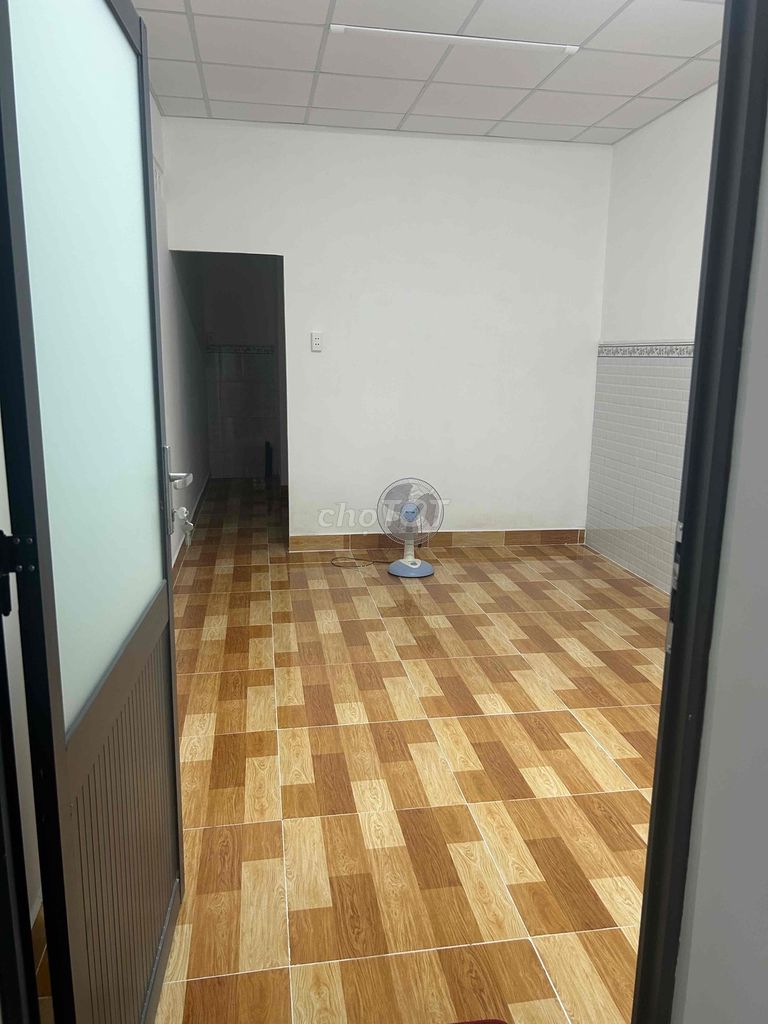 Rent room 3 x 15 in front of the alley (7 meters, 8 meters)