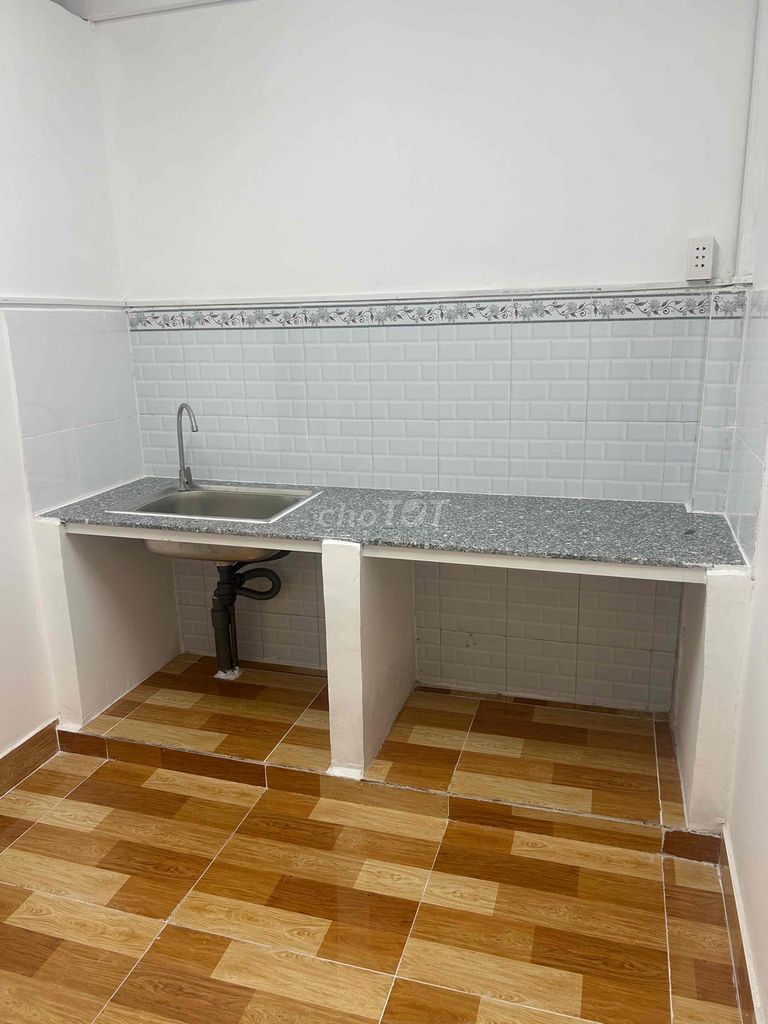Rent room 3 x 15 in front of the alley (7 meters, 8 meters)