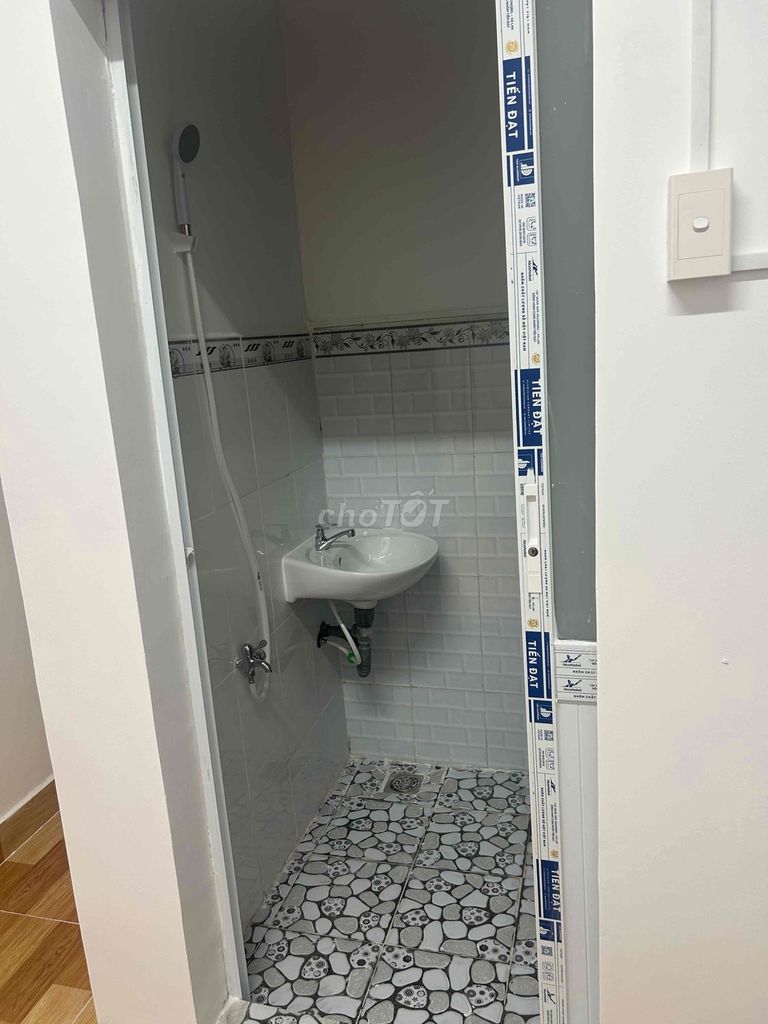 Rent room 3 x 15 in front of the alley (7 meters, 8 meters)