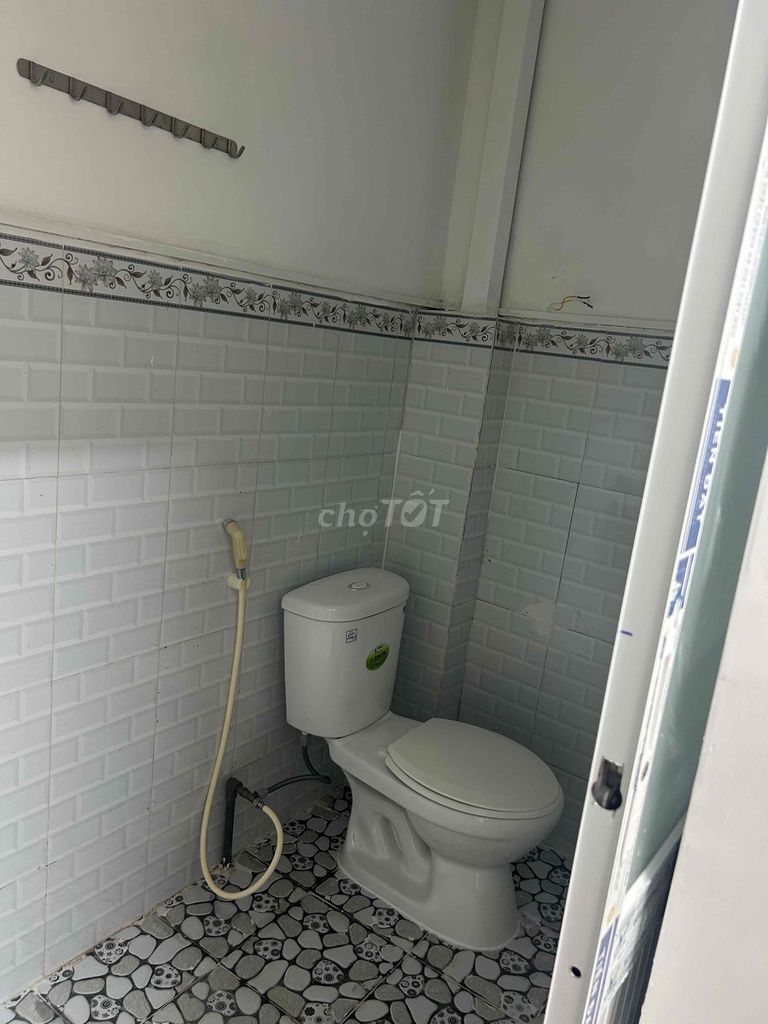 Rent room 3 x 15 in front of the alley (7 meters, 8 meters)