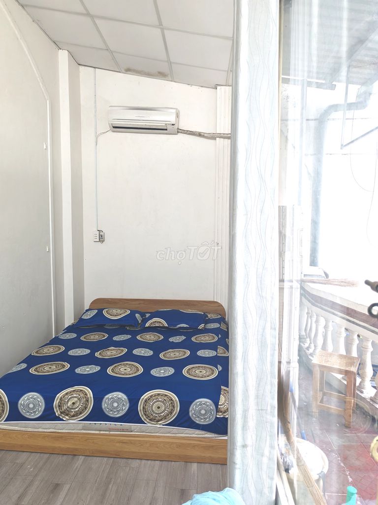 Rent a kitchen bedroom with main guard, balcony, freedom.