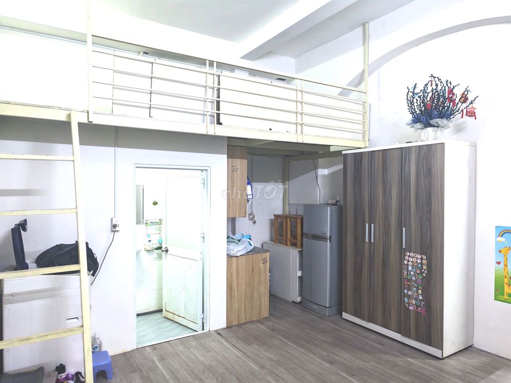 Rent a kitchen bedroom with main guard, balcony, freedom.