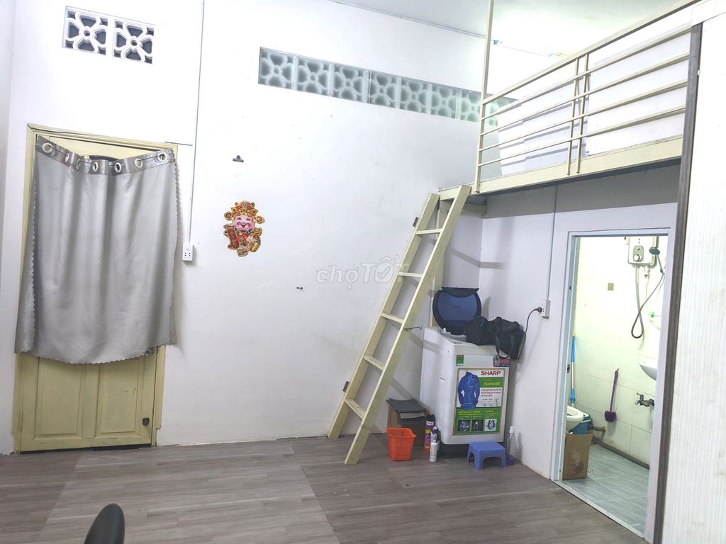 Rent a kitchen bedroom with main guard, balcony, freedom.