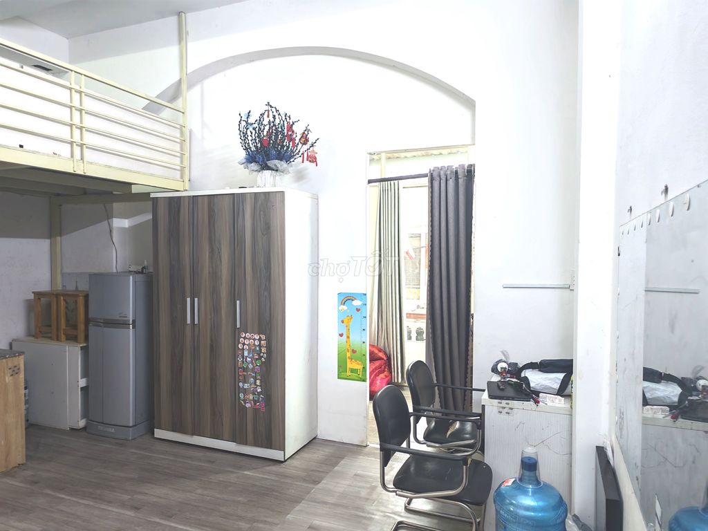 Rent a kitchen bedroom with main guard, balcony, freedom.