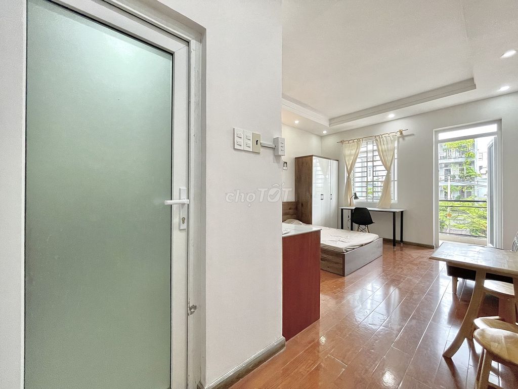 Rent a balcony near the University of Lilongm.