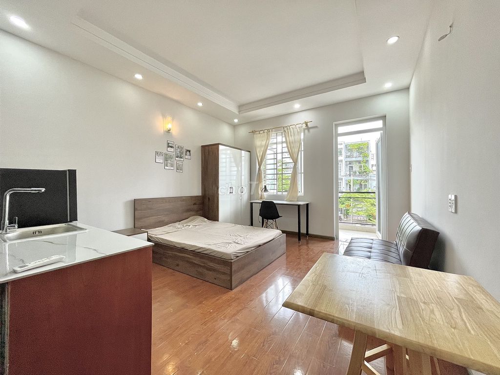 Rent a balcony near the University of Lilongm.