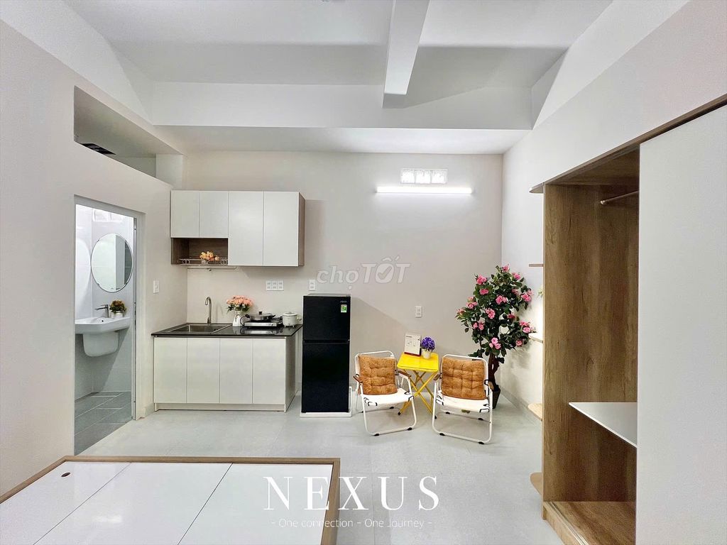 The studio apartment is full of furniture - super cheap from 4 7