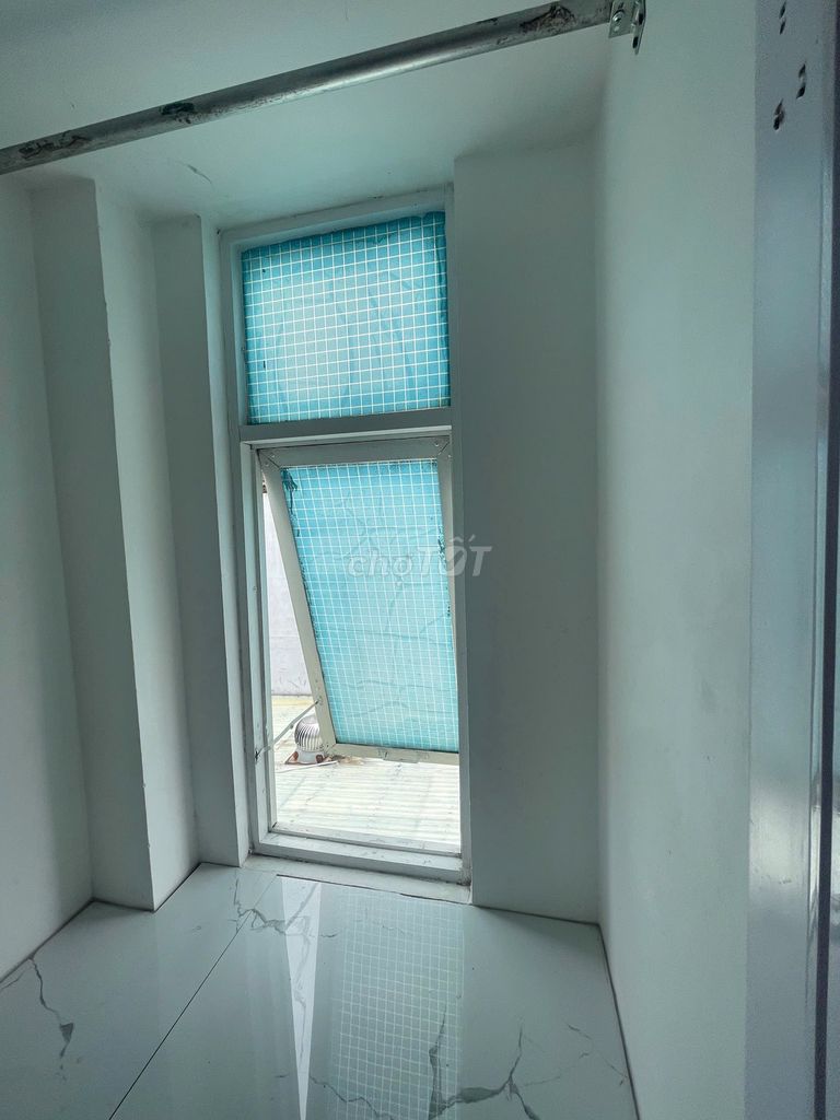 The room has air conditioning 3 million2 airports