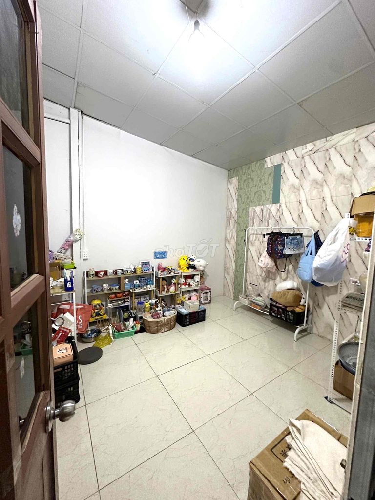 Two large bedrooms cost four million suitable. Four-four people comfortable.