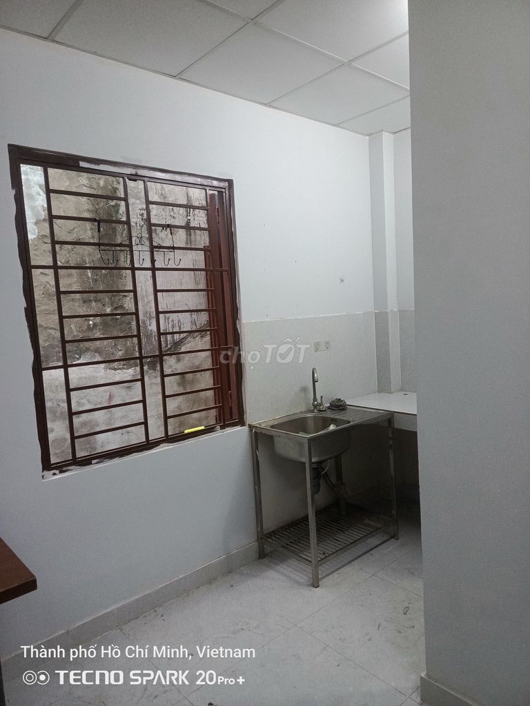 Rent room, cool, quiet, secure.