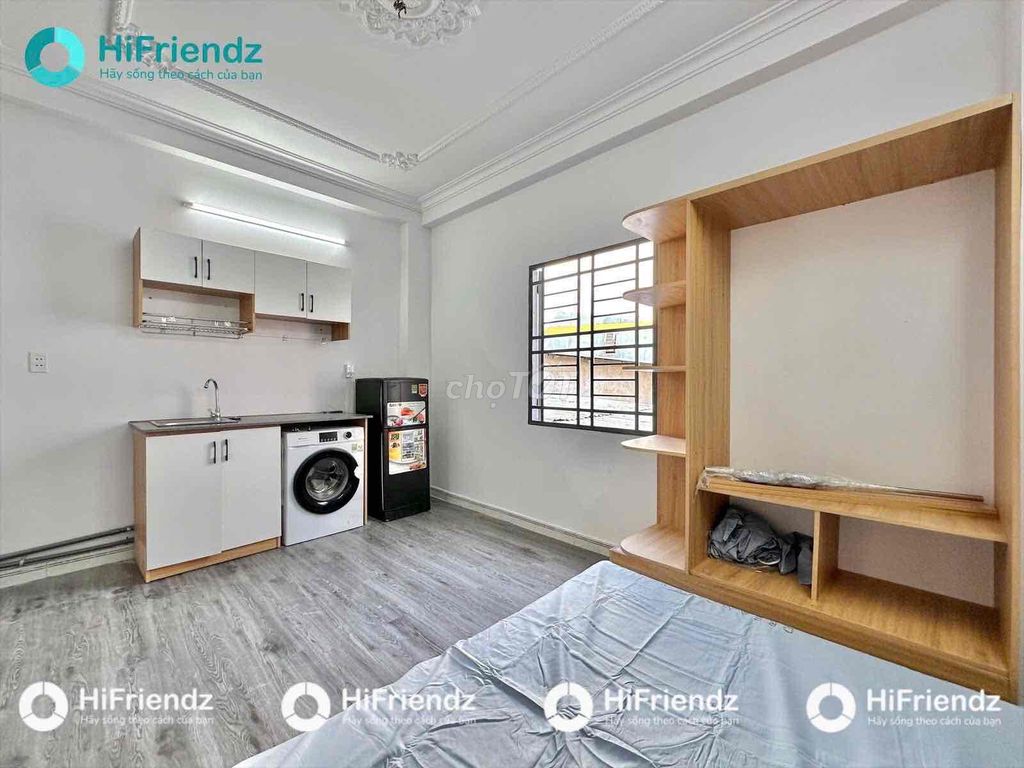 Rent the studio full free interior car car cs near the republic, District 11