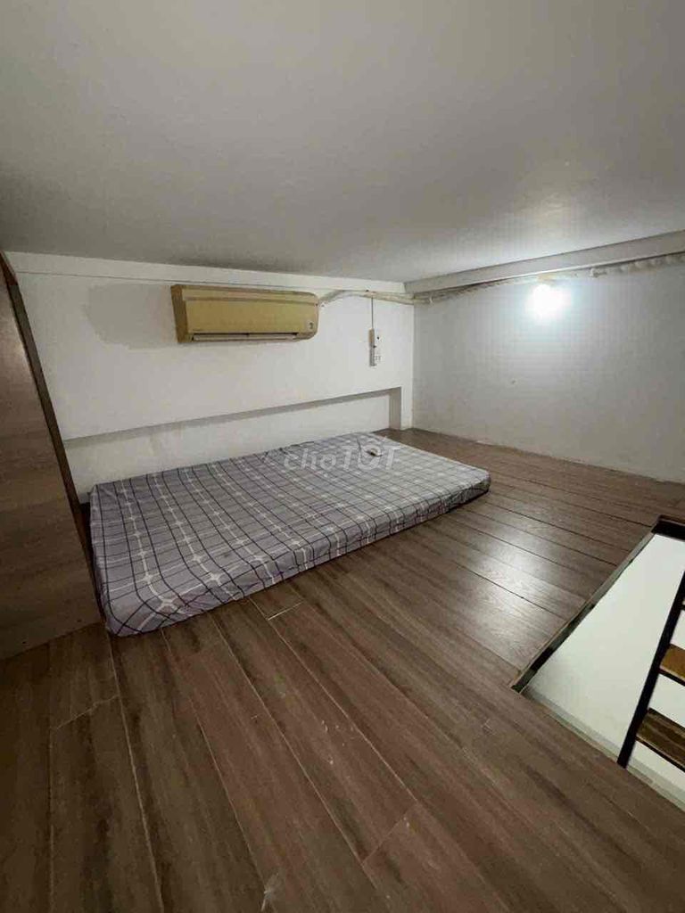 The tenants have the fan room, the air conditioning at Bình Thạnh.
