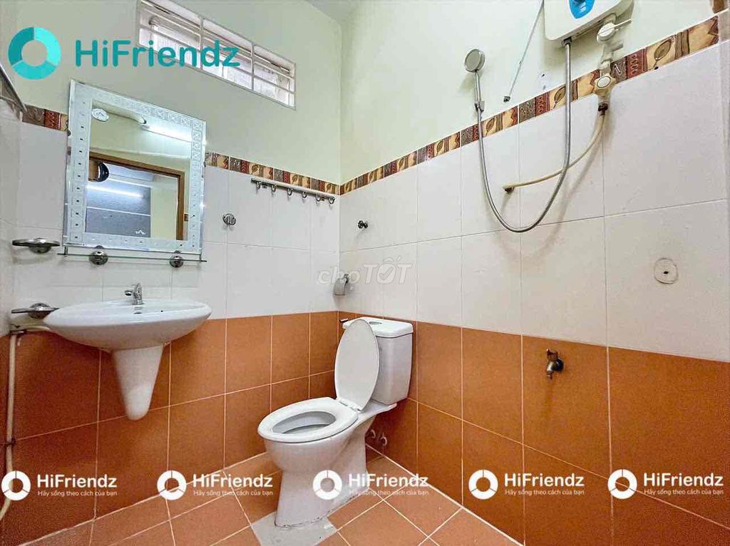 The underprivileged balcony studio is located in the center of Phú Nhuận.