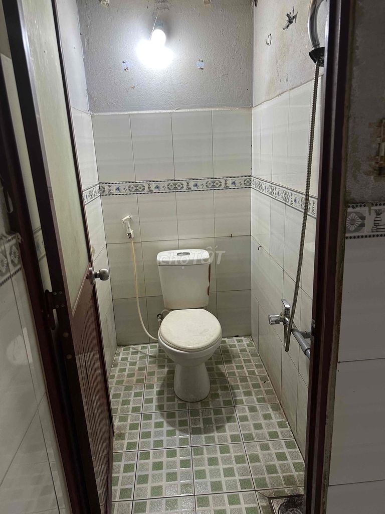 Rent rooms near school often wear out