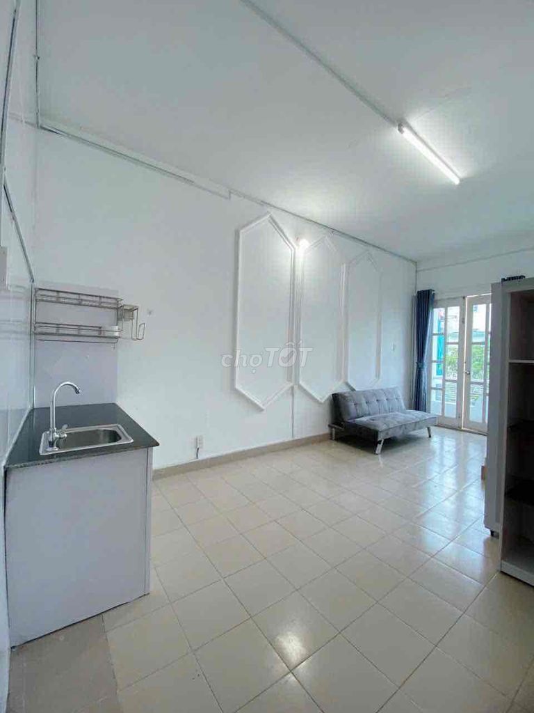 Rent the balcony room wide enough furniture right in the middle of K300.