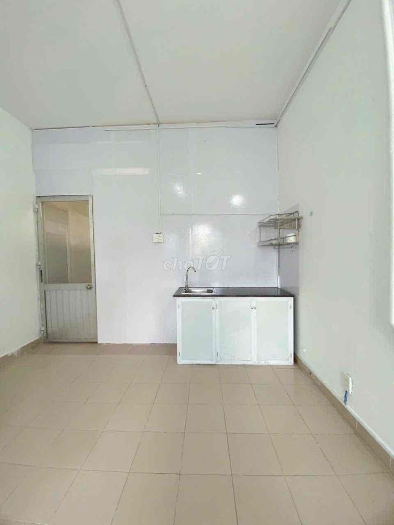 Rent the balcony room wide enough furniture right in the middle of K300.