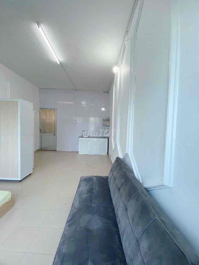 Rent the balcony room wide enough furniture right in the middle of K300.