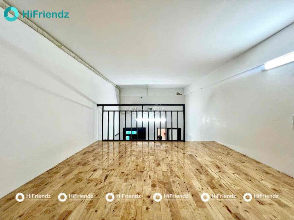 The room with a large guard at the four-four.