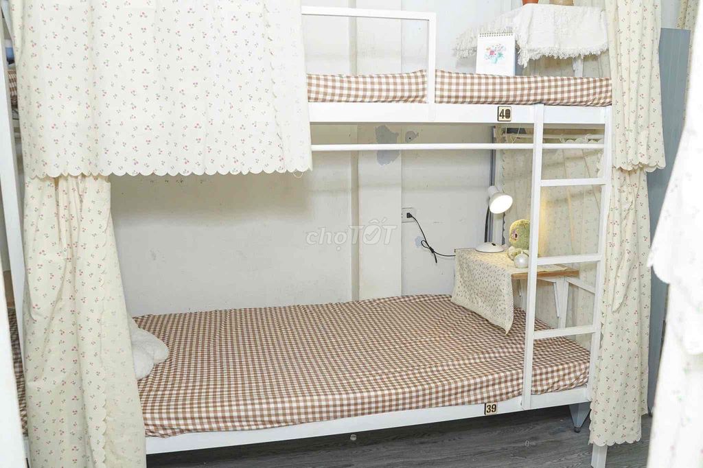 We need to transfer a woman's bed, with 400 klicks of deposit.