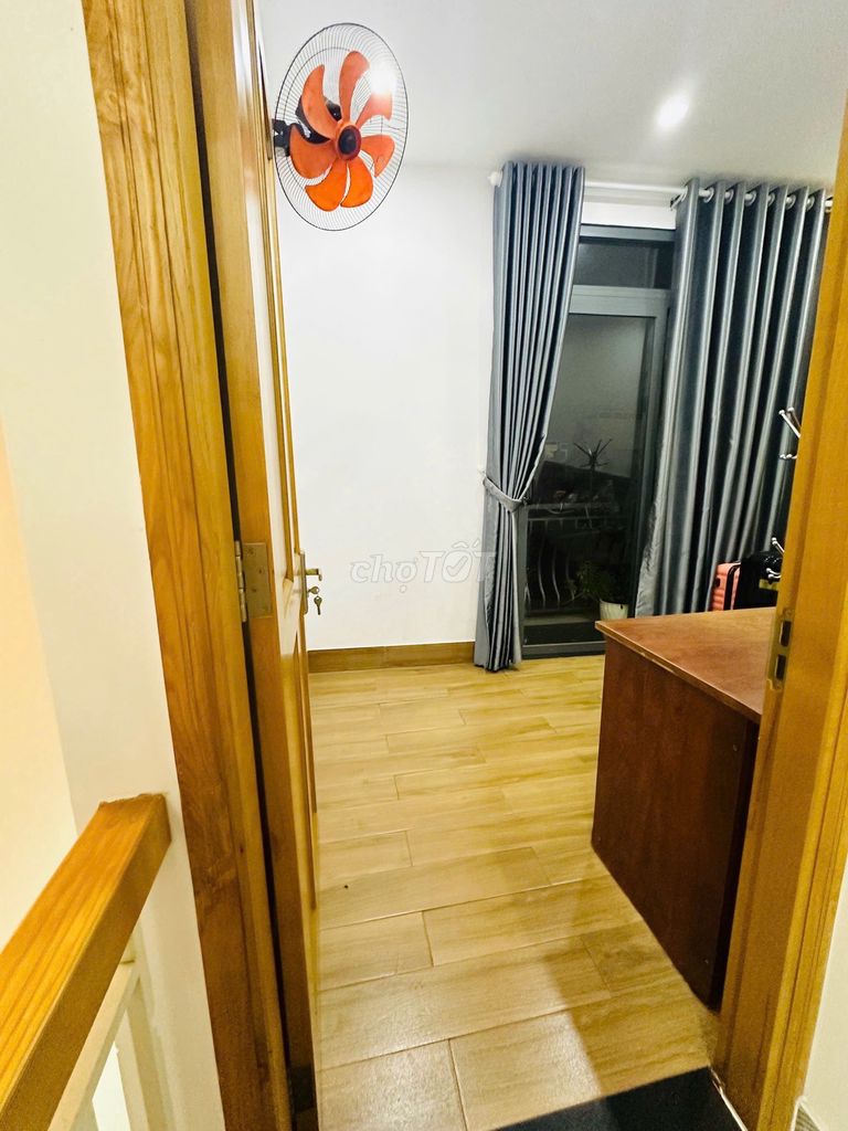 Rent a nice room near the tree park.