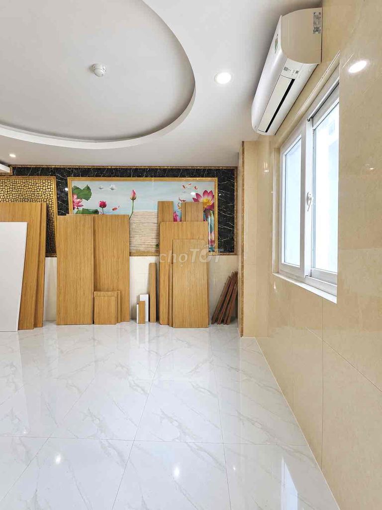 The Nguyễn Văn Khối studio is good.