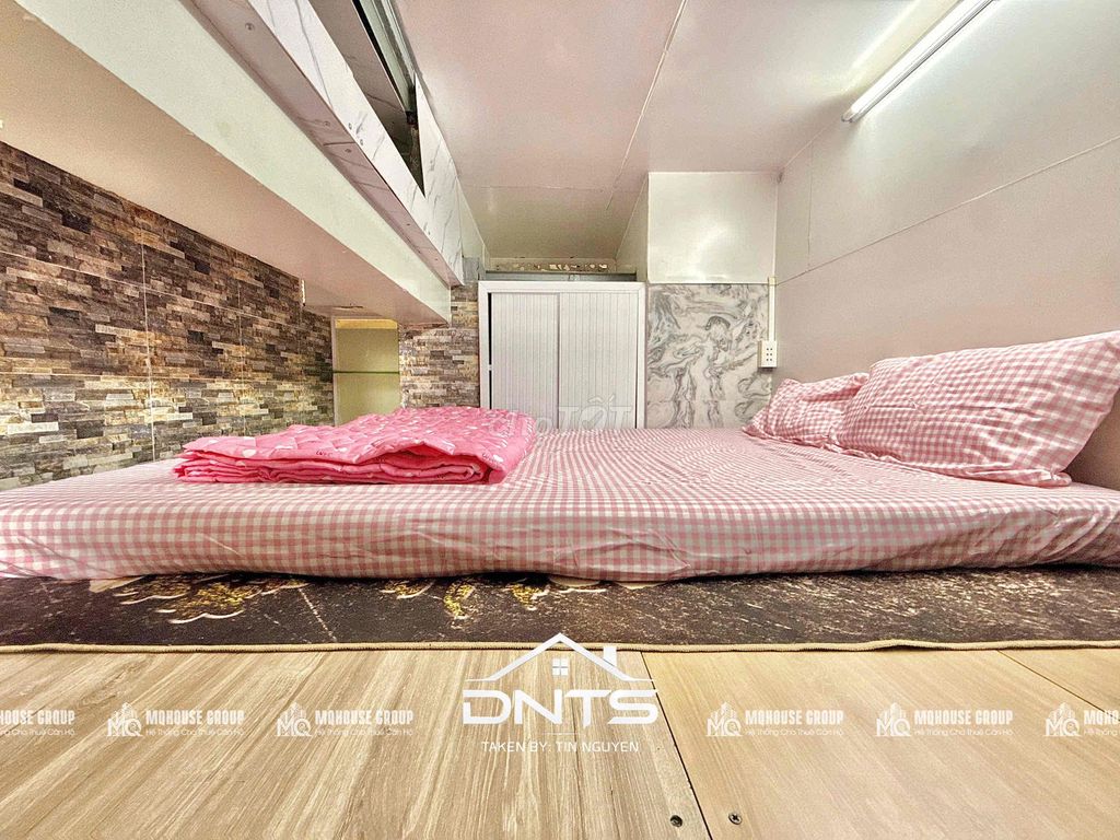 The guest room is full of furniture, near the Institute, the House of Clique.