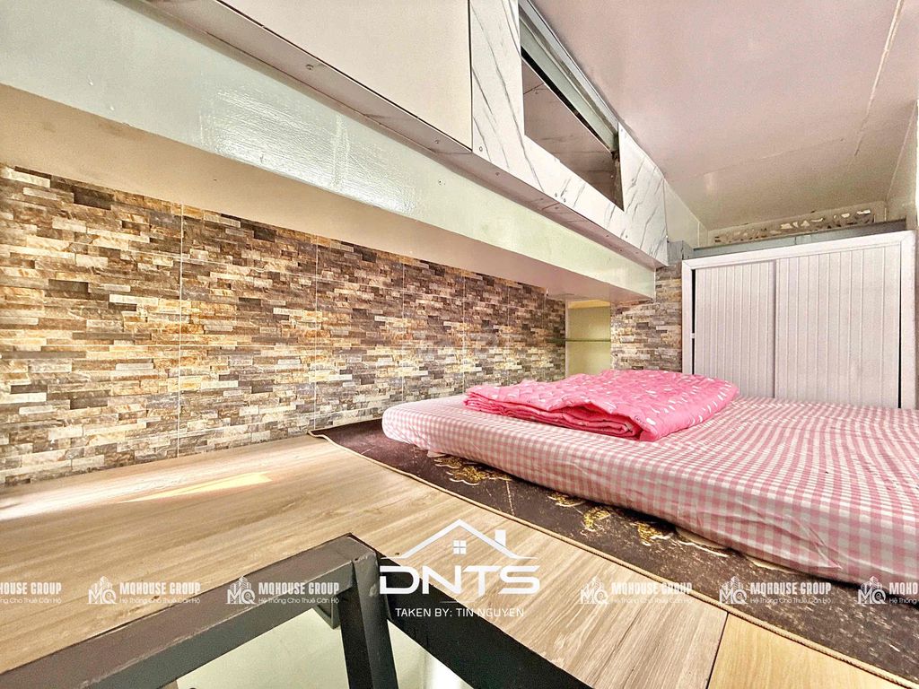 The guest room is full of furniture, near the Institute, the House of Clique.
