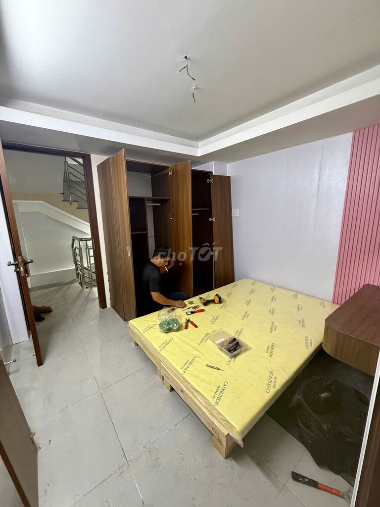Studio balcony 2 bedroom full of new furniture, big road, center