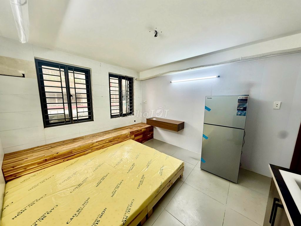 Studio balcony 2 bedroom full of new furniture, big road, center