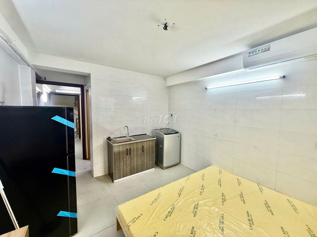 Studio balcony 2 bedroom full of new furniture, big road, center