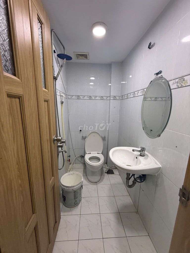 Studio balcony 2 bedroom full of new furniture, big road, center