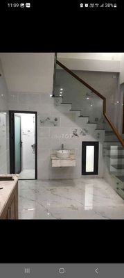 Need to rent the 12th District House, 6 x 12 1st floor 5th floor 4 ws worth 18 million