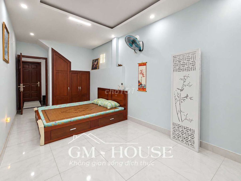 Room 25 m2 full interior, just Nguyễn Văn Thương.