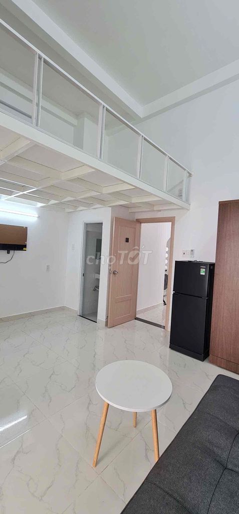 Dux splits the big balcon kitchen for only 5 million and a half.