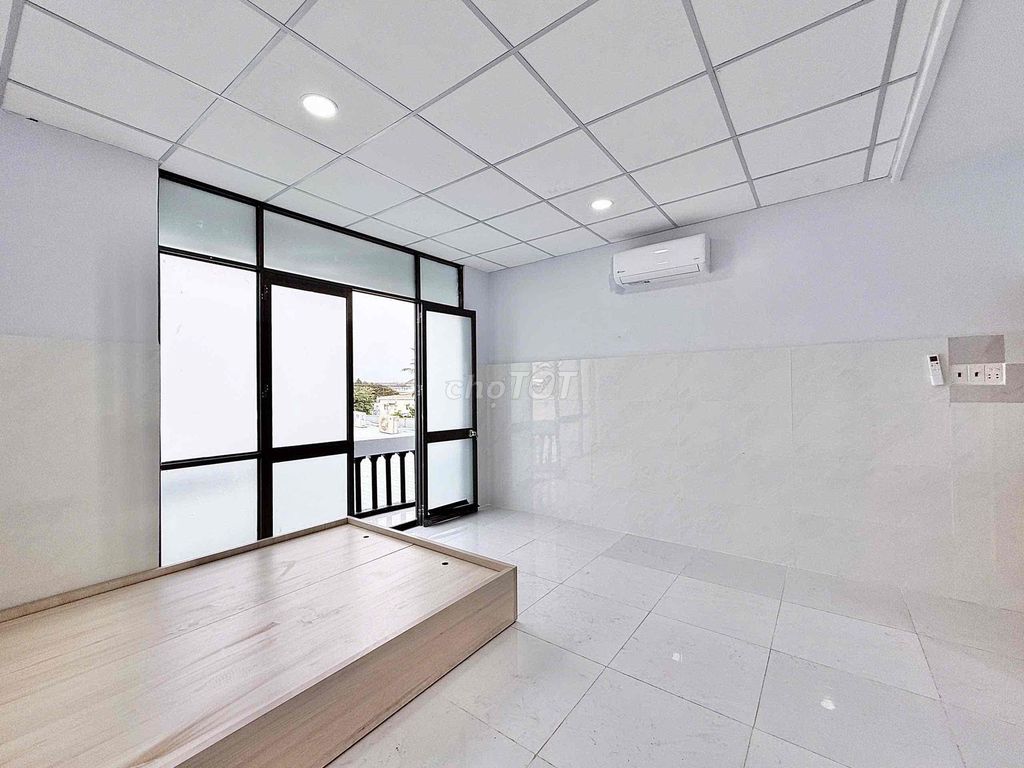New home, a balcony studio -- a super-free interior -- District 2.