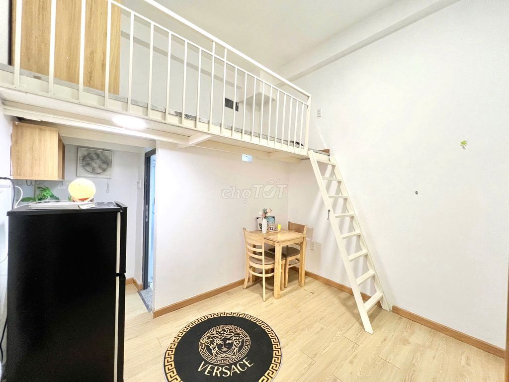 cmt8 District 10 0110 upper-level guard room - elevator - cat-feeding