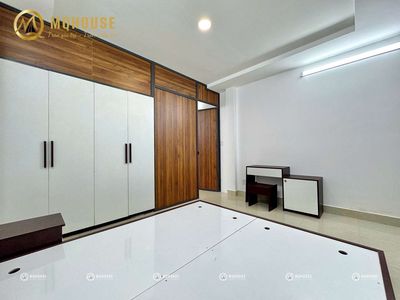 Free parking lot. large double rooms fit the full small family furniture