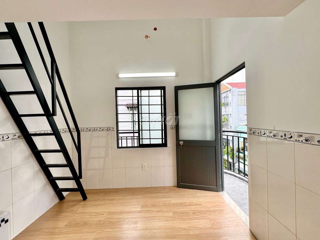 Opening an open room near the University of Business, Eon Tân Phú.