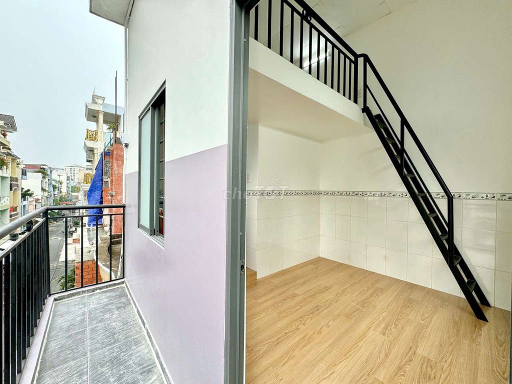 Opening an open room near the University of Business, Eon Tân Phú.