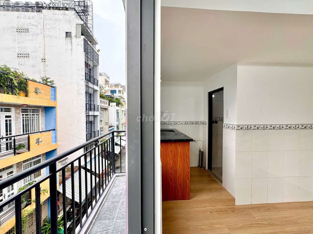 Opening an open room near the University of Business, Eon Tân Phú.