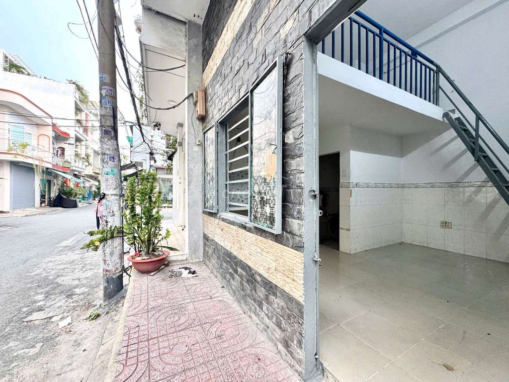 Opening an open room near the University of Business, Eon Tân Phú.