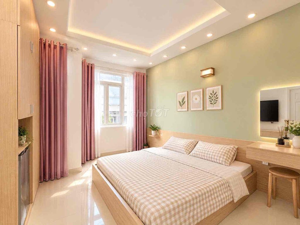 Rent the balcony studio full interior furniture in the heart of District 1.