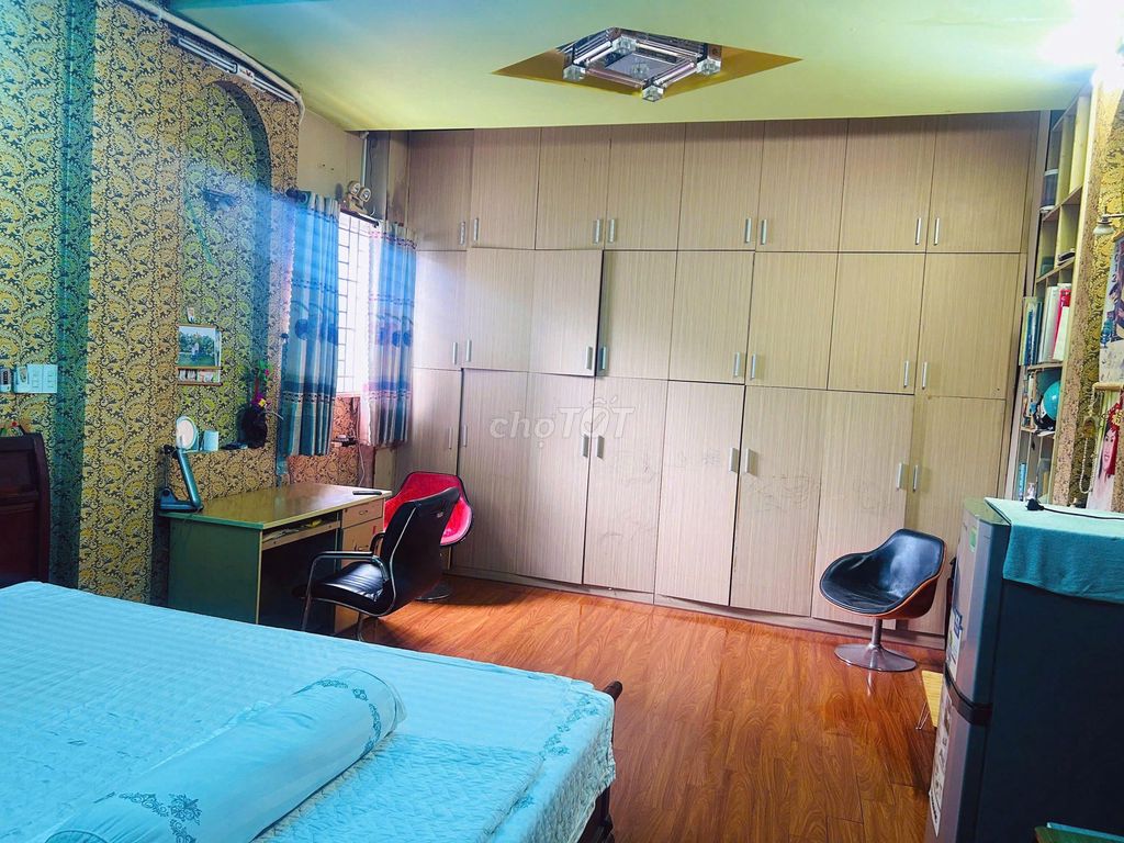 Rent a big room in downtown Tân Bình.