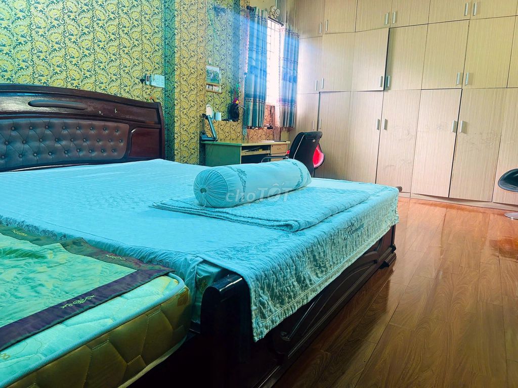Rent a big room in downtown Tân Bình.