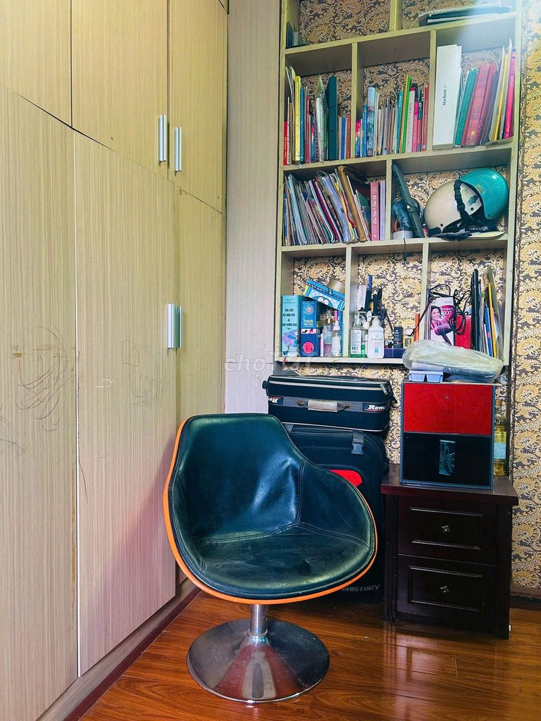 Rent a big room in downtown Tân Bình.