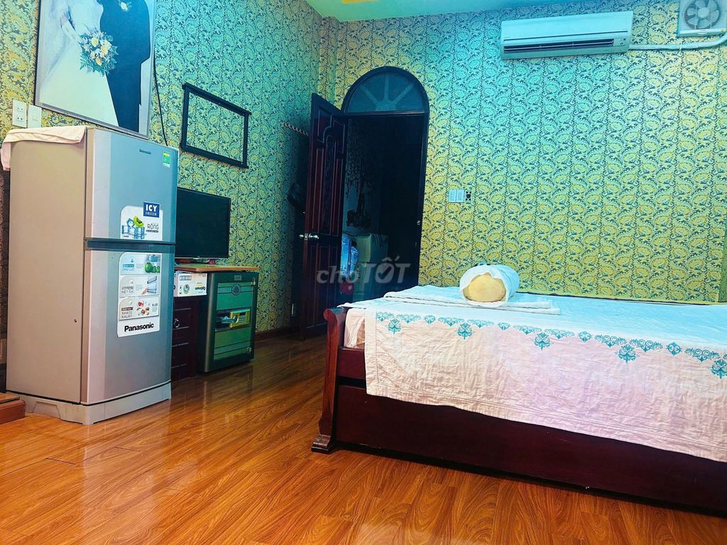 Rent a big room in downtown Tân Bình.