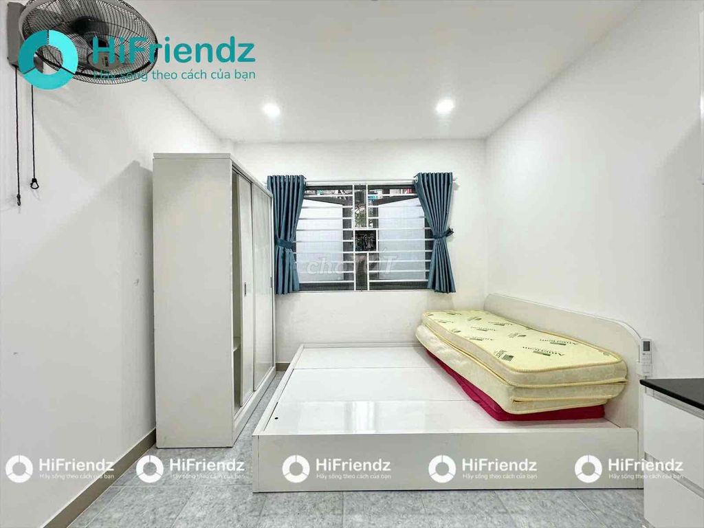 Rent a big window studio with an elevator near the seven fines.